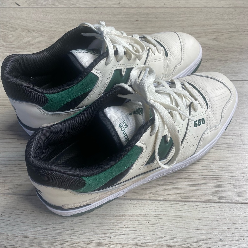 Men's 9 New Balance Sneaker